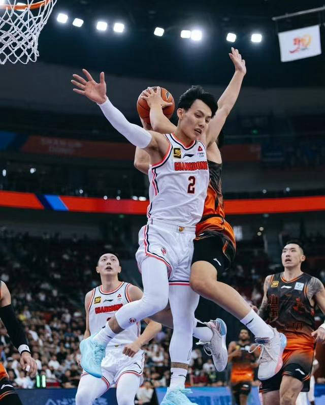 胡明轩助北京首钢实现反超，终结失利连败的简单介绍