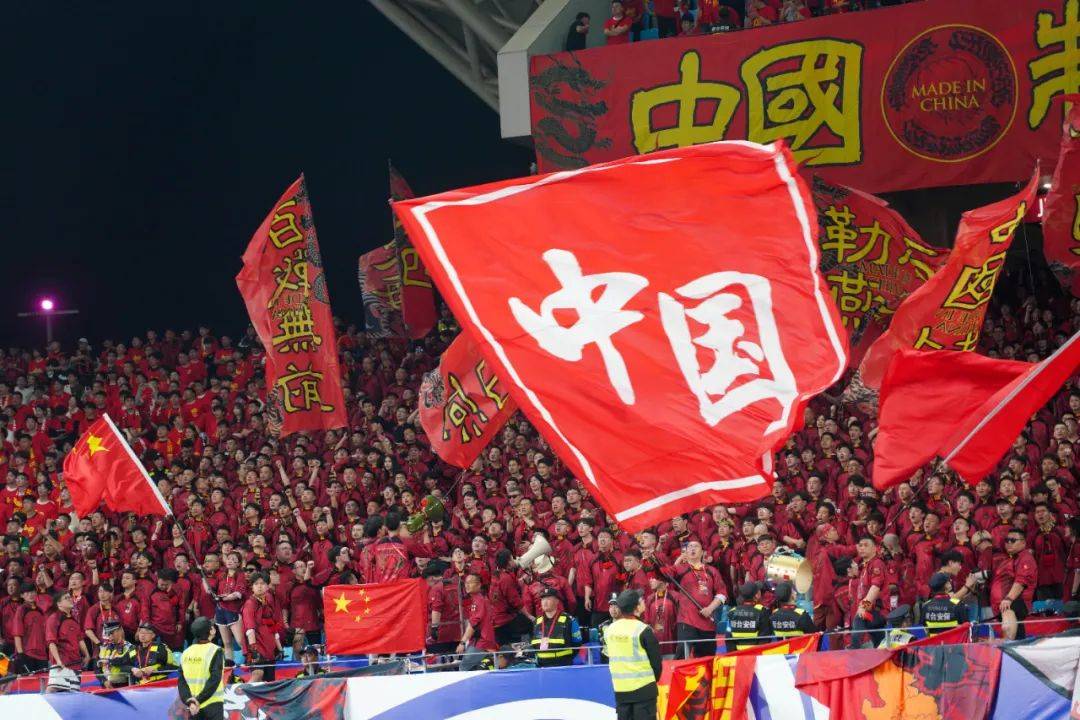 爱游戏入口-关于精彩足球赛事连续上演，全球球迷震撼无限的信息