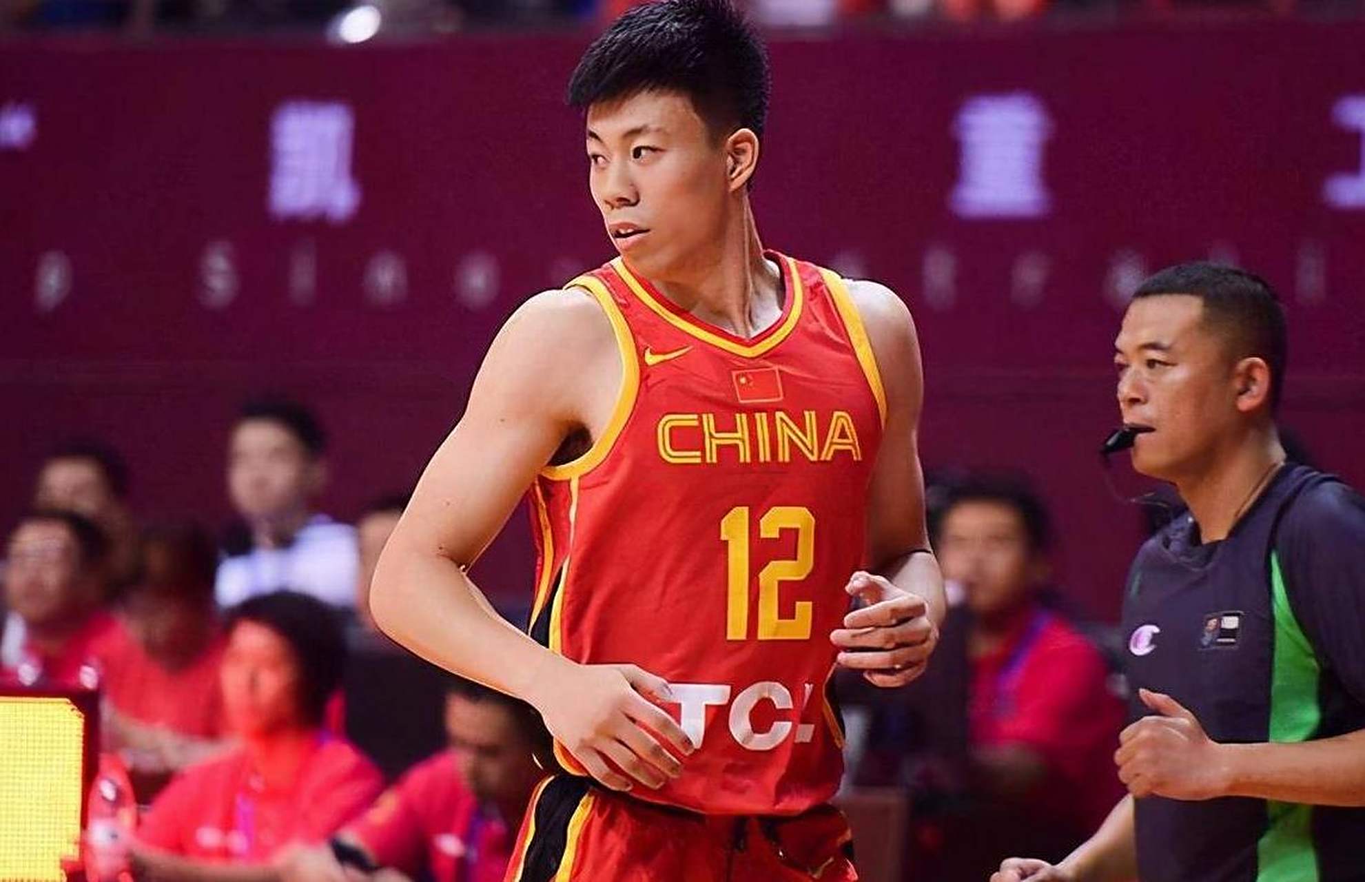 中国篮球联赛中球员们的表现备受瞩目