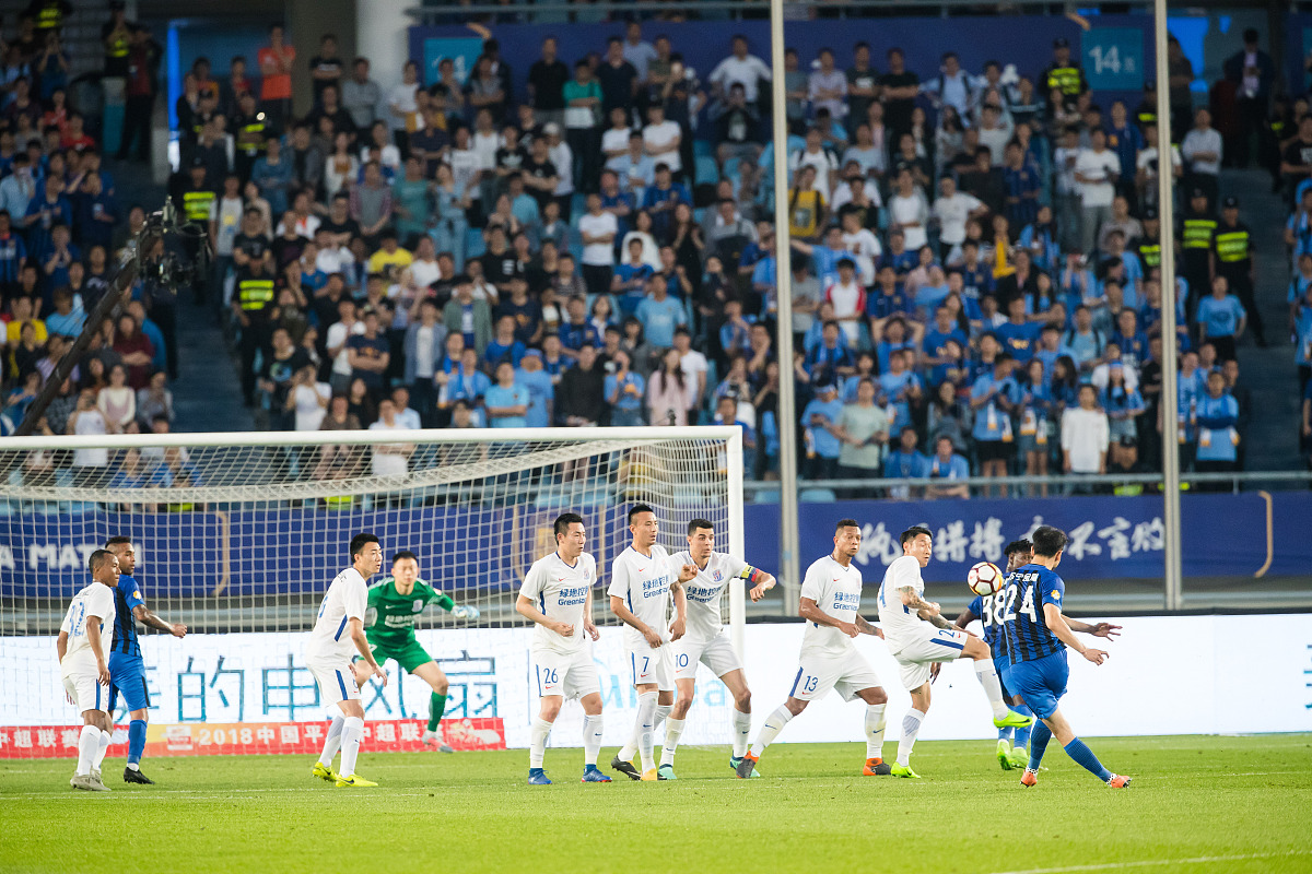 东方足球比赛中球员们展现出了顶尖的实力和技艺的简单介绍