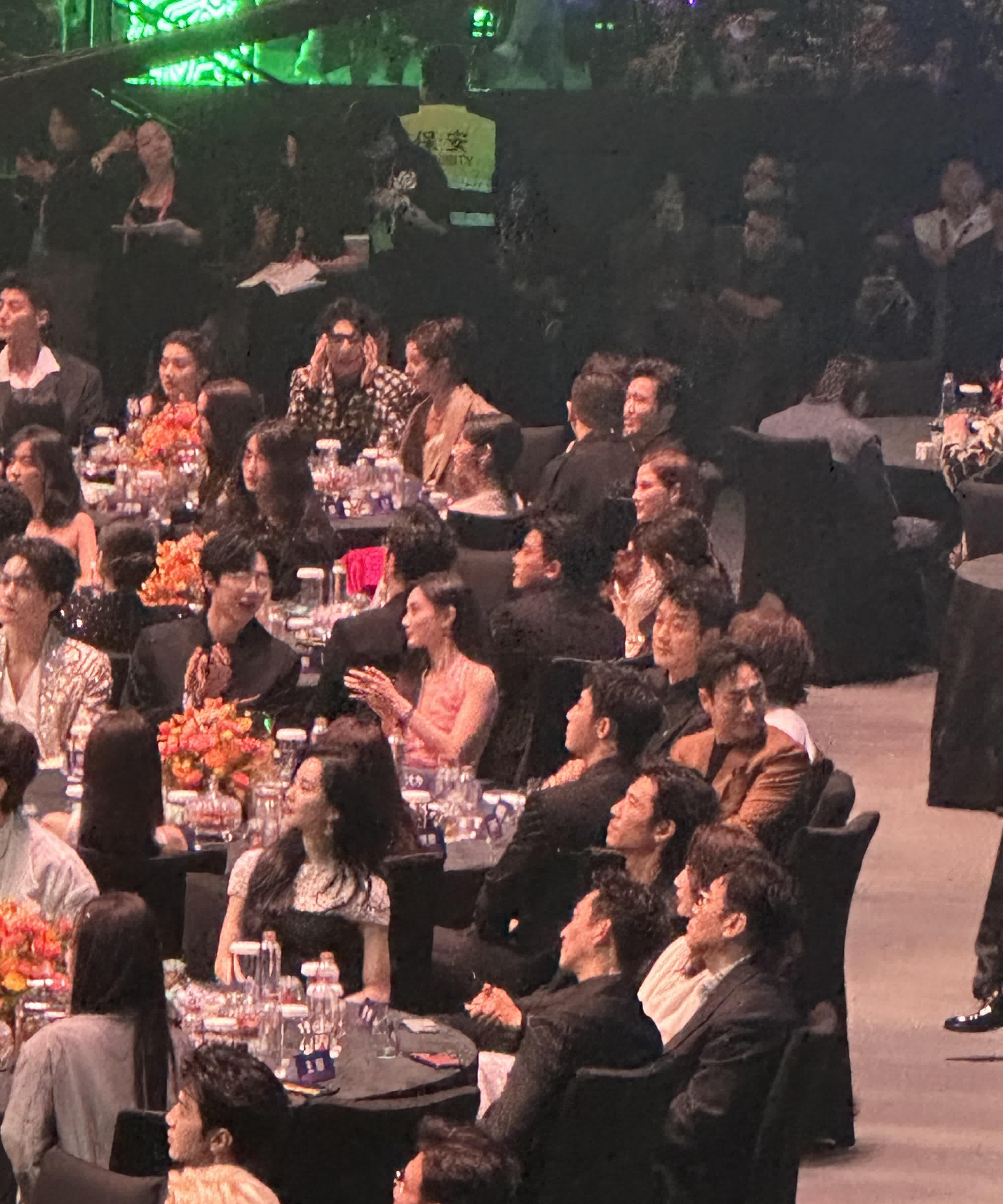 精彩一幕接着一幕，观众眼花缭乱