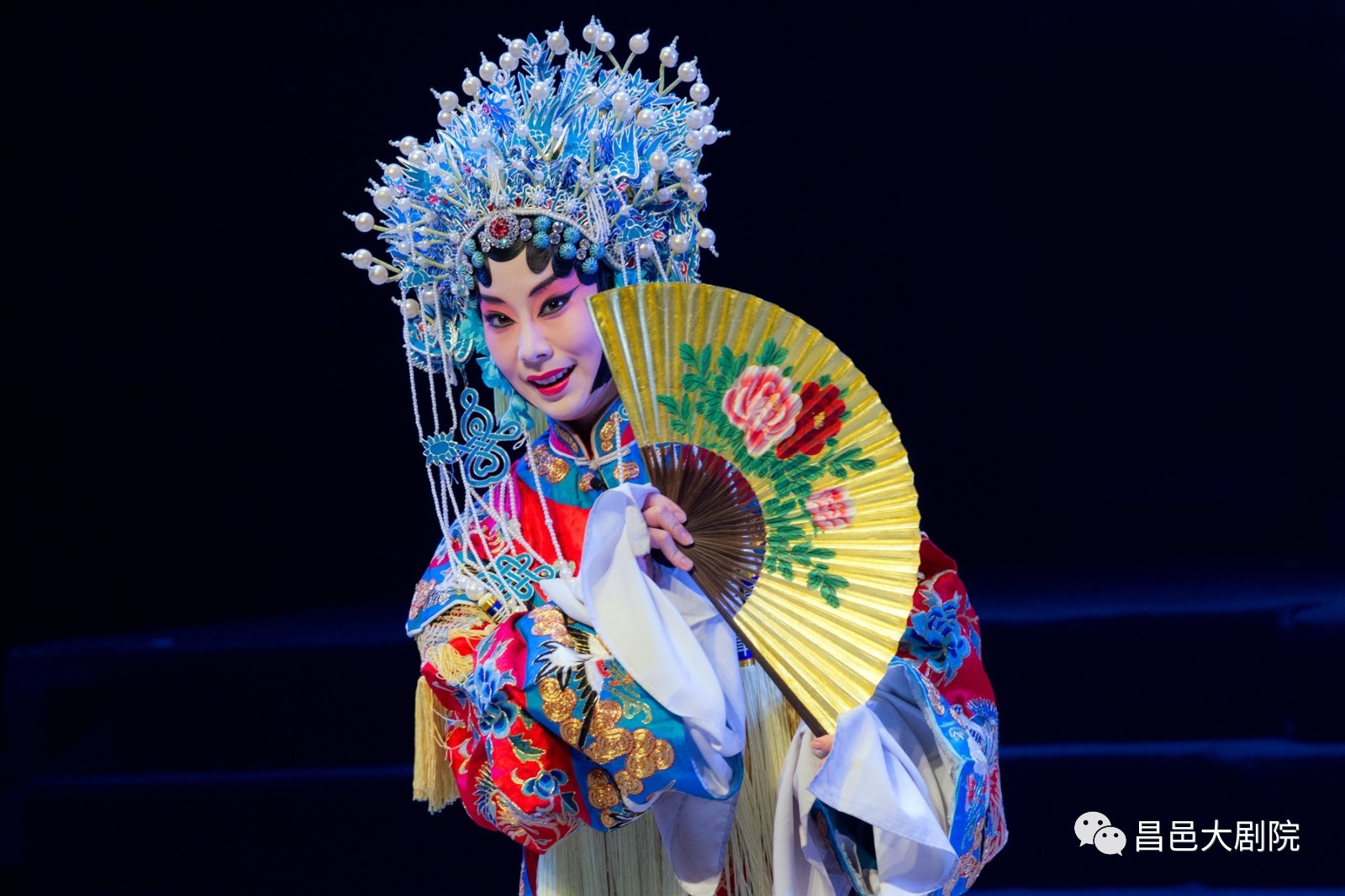 球场好戏不断，观众乐不思蜀