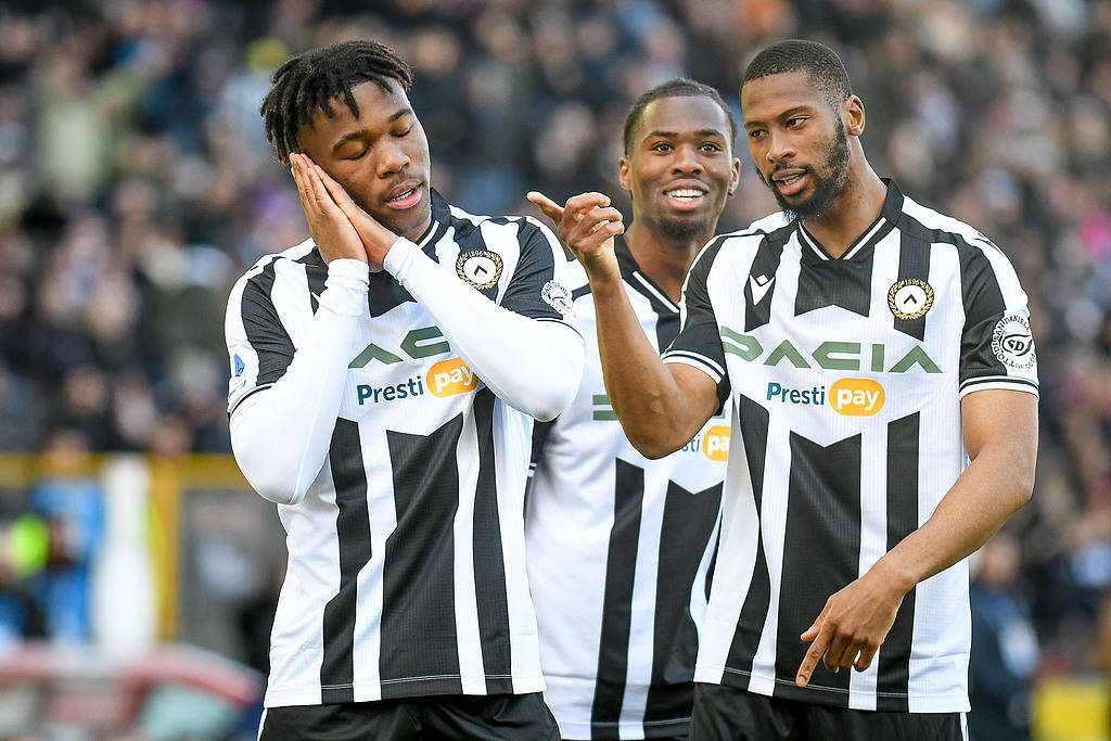 关于乌迪内斯大比分战胜对手，扩大领先优势的信息