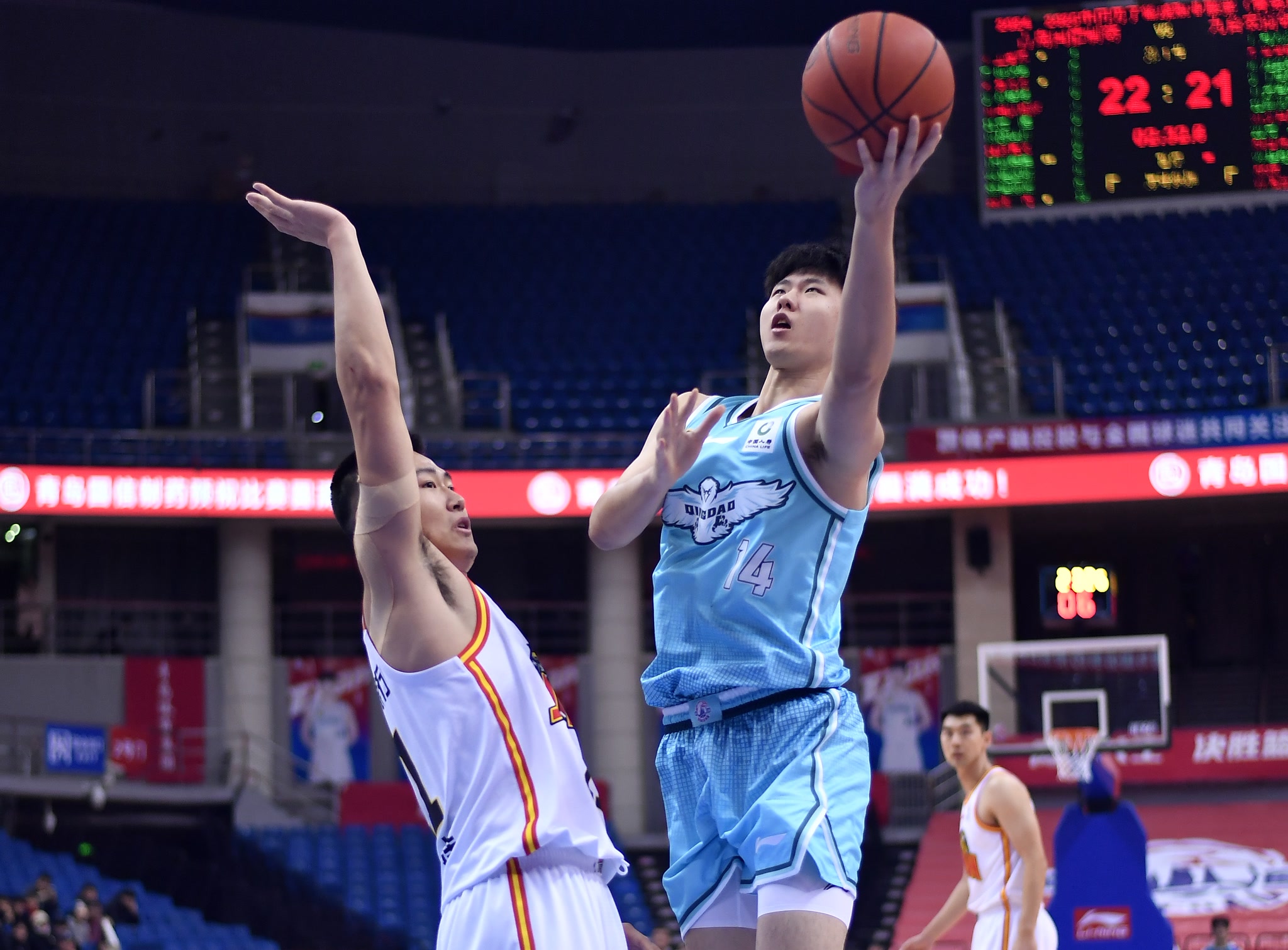 青岛男篮攻防俱佳,轻取对手晋级的简单介绍 青岛男篮攻防俱佳,轻取对手晋级的简单介绍